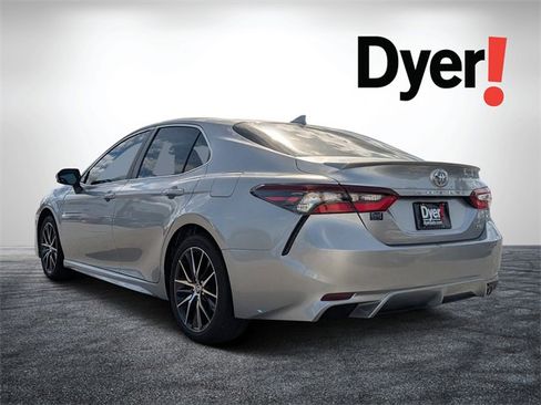 Used 2024 Toyota Camry SE image 6