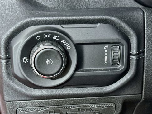 Used 2024 Jeep Wrangler Unlimited Sahara w/ Technology Group AWD/4WD image 10