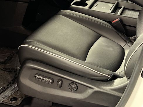 Used 2025 Honda Odyssey Touring image 14