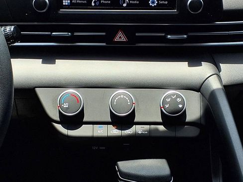 Certified 2024 Hyundai Elantra SE FWD image 15