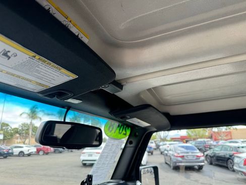 Used 2018 Jeep Wrangler Unlimited Sahara w/ Connectivity Group image 17