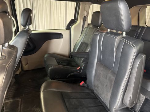 Used 2017 Dodge Grand Caravan SXT image 16