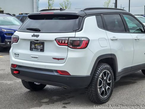 Used 2025 Jeep Compass Trailhawk AWD/4WD image 6