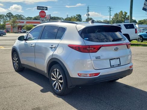 Used 2019 Kia Sportage EX w/ EX Technology Package FWD image 4