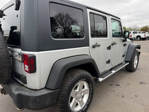 Used 2007 Jeep Wrangler Unlimited X w/ Dual Top Group AWD/4WD image 11