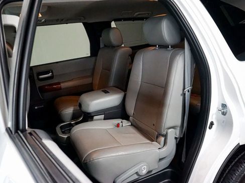 Used 2022 Toyota Sequoia Platinum AWD/4WD image 26
