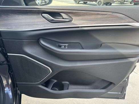 New 2026 Jeep Grand Cherokee Limited w/ Trailer Tow Package image 13