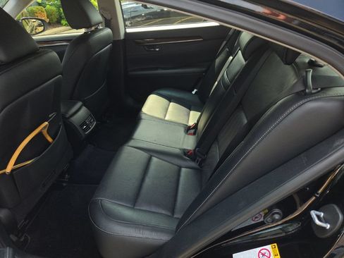 Used 2014 Lexus ES 350 w/ Luxury Package FWD image 6