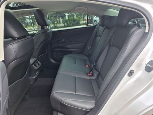 Used 2025 Lexus ES 350 w/ Premium Package FWD image 15