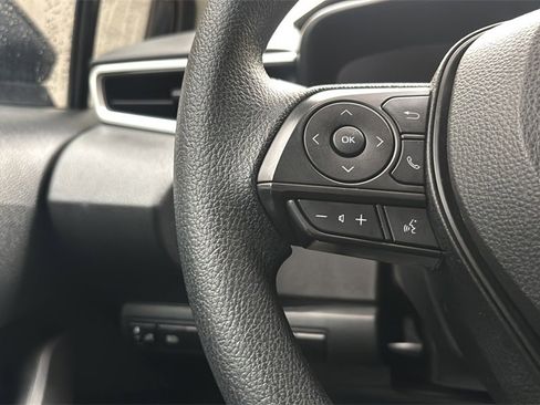 Used 2022 Toyota Corolla LE image 25