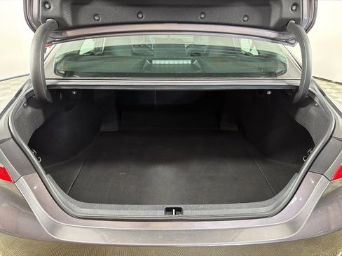 Used 2019 Toyota Camry SE image 18