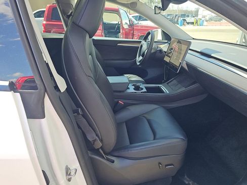 Used 2023 Tesla Model Y Long Range image 3