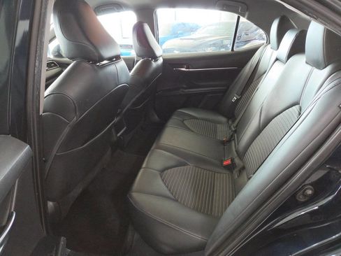 Used 2020 Toyota Camry SE image 19
