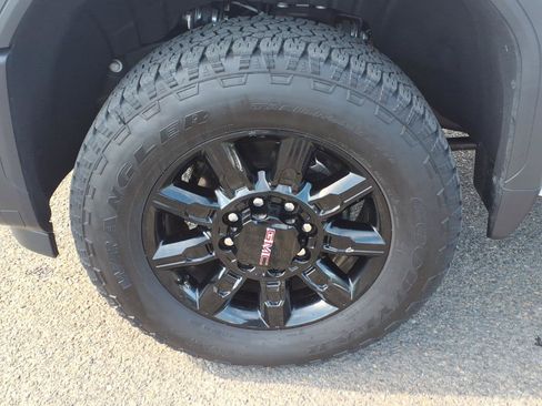 Certified 2026 GMC Sierra 2500 AT4 w/ AT4 Premium Plus Package AWD/4WD image 11