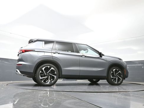 Used 2024 Mitsubishi Outlander SE image 50