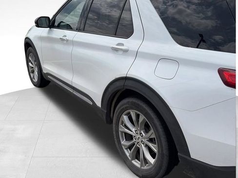 Used 2021 Ford Explorer Limited w/ Equipment Group 301A RWD image 3
