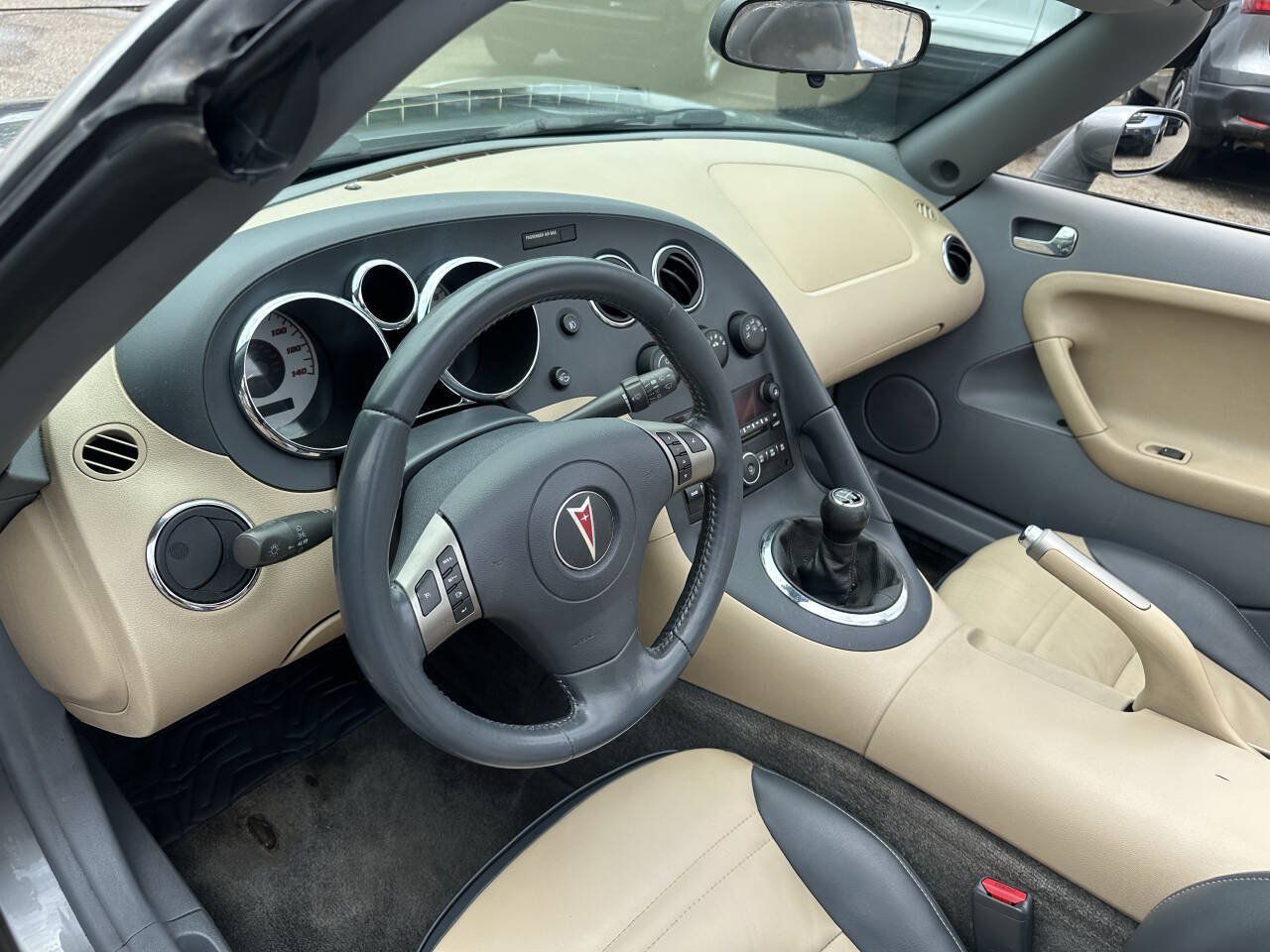 Used 2006 Pontiac Solstice Convertible w/ Premium Package RWD image 15