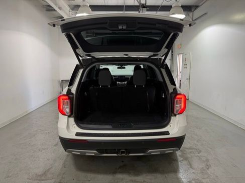 Used 2021 Ford Explorer XLT w/ Equipment Group 202A image 7