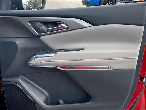 Used 2025 Chevrolet Traverse LT image 21