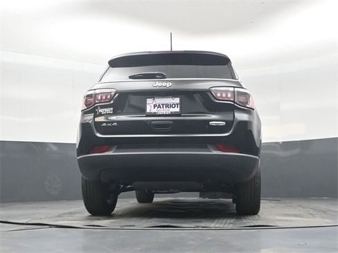 New 2026 Jeep Compass Latitude w/ Mopar Graphics Package image 41