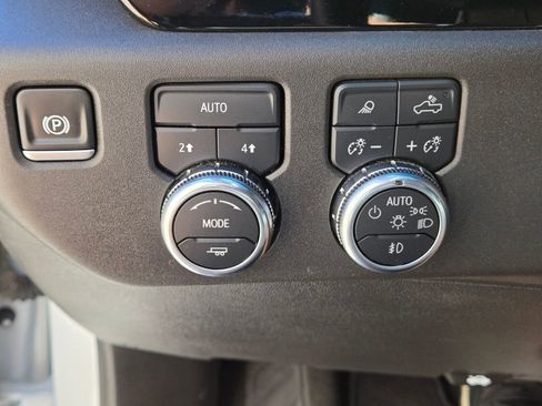 Used 2025 GMC Sierra 1500 SLT image 28