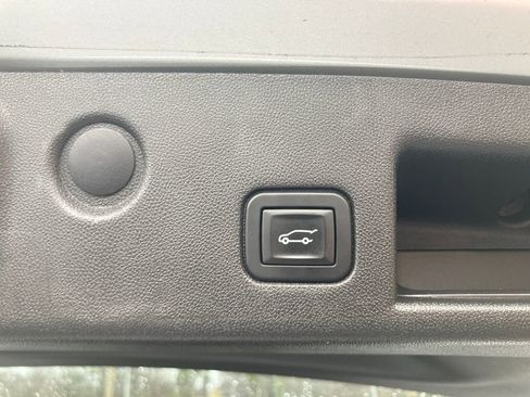 Used 2019 Chevrolet Equinox LT image 32