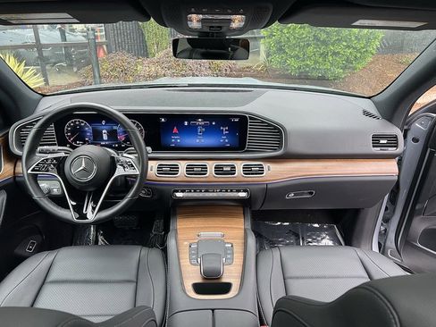 Used 2025 Mercedes-Benz GLE 350 4MATIC w/ Winter Package image 34