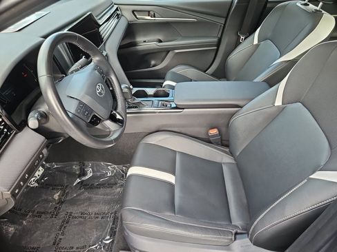 Used 2025 Toyota Camry SE FWD image 21