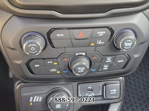 Used 2023 Jeep Renegade Latitude AWD/4WD image 23