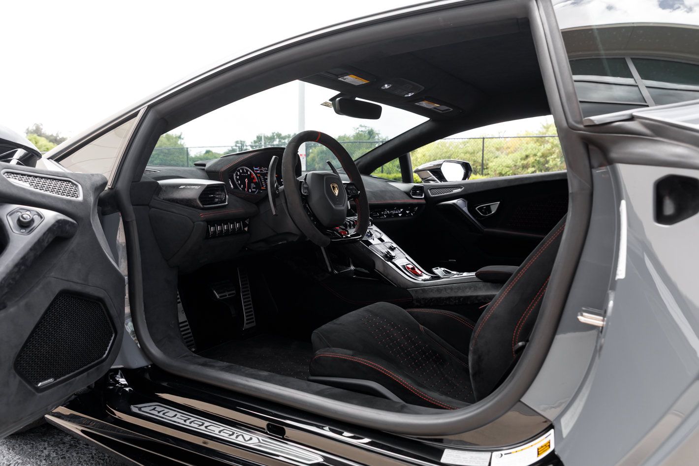 Used 2018 Lamborghini Huracan Performante AWD/4WD image 29