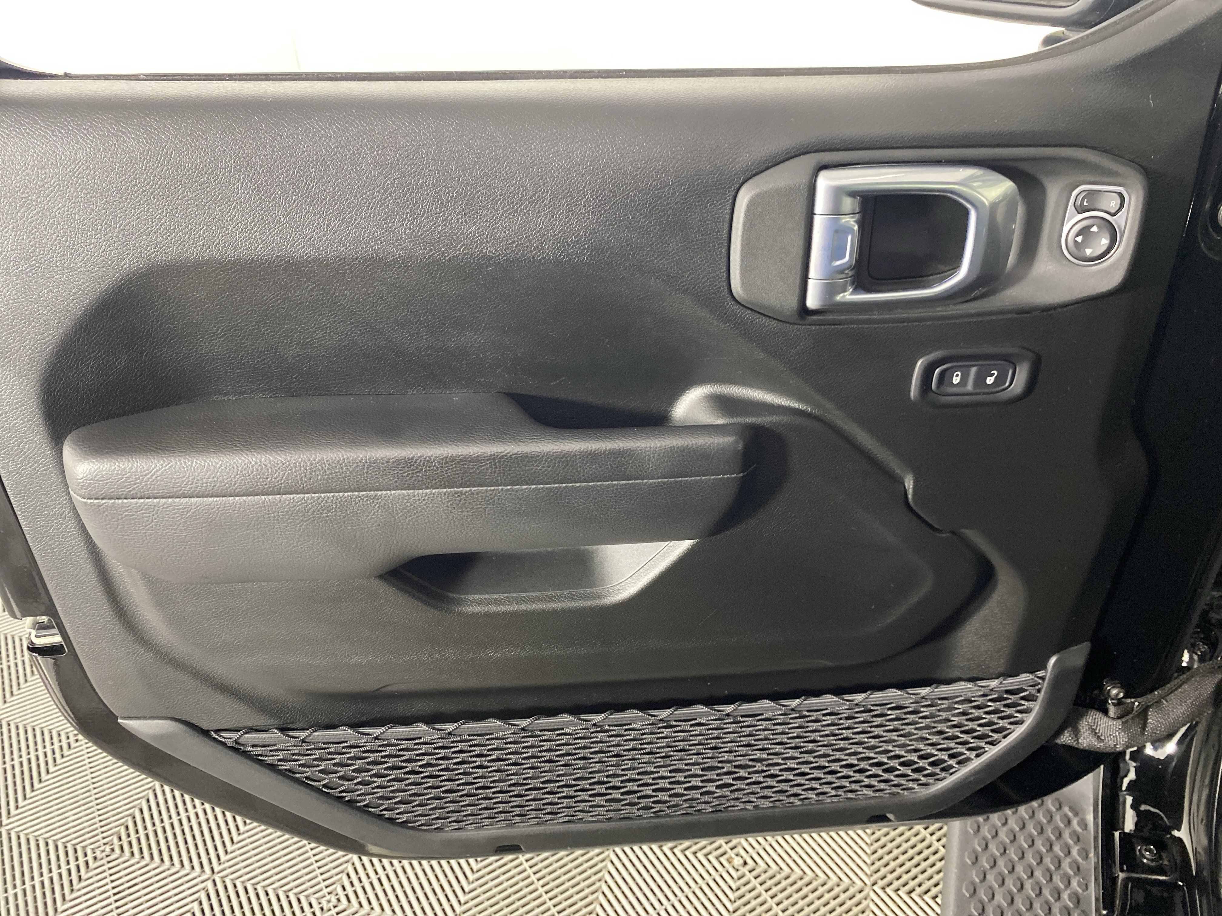 Used 2022 Jeep Wrangler Sport AWD/4WD image 12