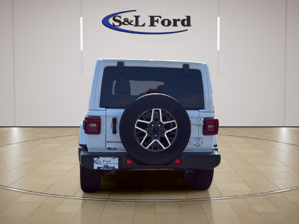 Used 2025 Jeep Wrangler Unlimited Sahara AWD/4WD image 6