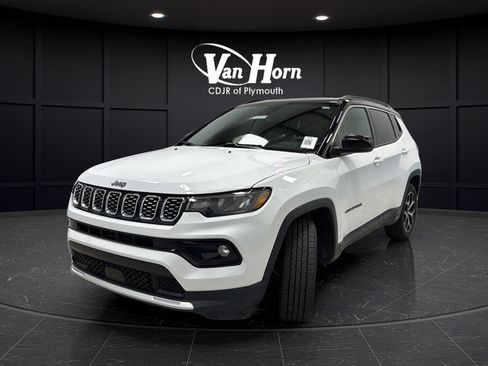 Used 2025 Jeep Compass Limited AWD/4WD image 3