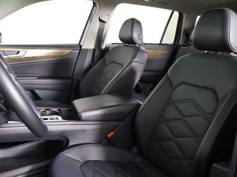 Used 2025 Volkswagen Atlas SE w/ Panoramic Sunroof Package AWD/4WD image 32