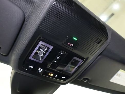 Used 2024 Volkswagen Golf R image 23