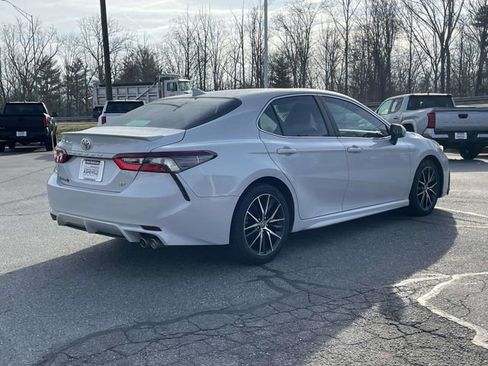 Used 2023 Toyota Camry SE image 5