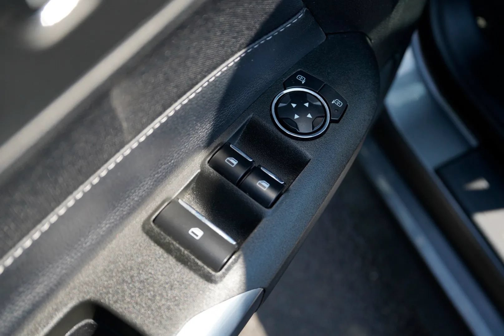Used 2021 Ford Mustang Convertible RWD image 27
