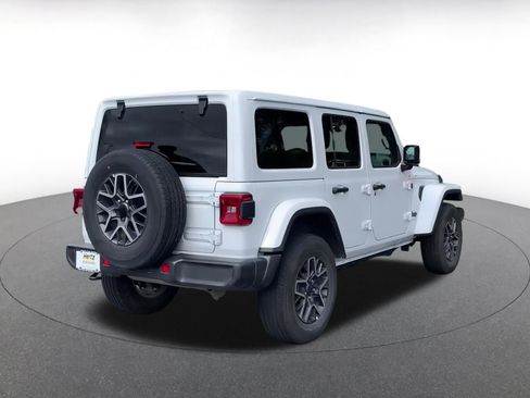 Used 2025 Jeep Wrangler Sahara image 14