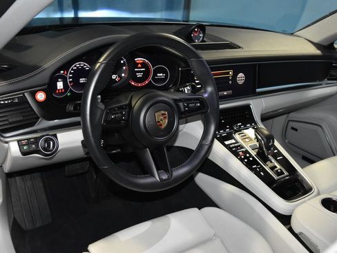 Used 2023 Porsche Panamera 4 Platinum Edition image 4