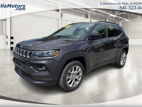 Used 2024 Jeep Compass Latitude AWD/4WD image 8