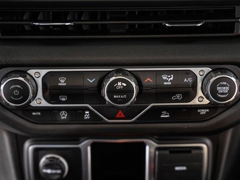 Used 2024 Jeep Wrangler Sport image 34