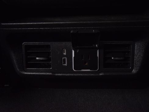 Used 2022 Chevrolet Silverado 1500 LT AWD/4WD image 39