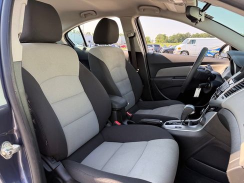Used 2014 Chevrolet Cruze LS FWD image 25