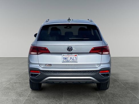 Used 2024 Volkswagen Taos SE FWD image 4