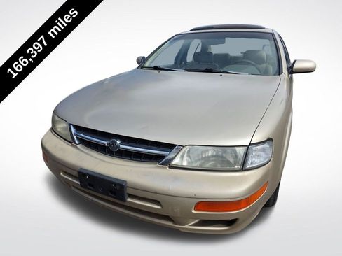Used 1998 Nissan Maxima GLE FWD image 2