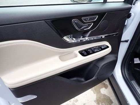 New 2026 Lincoln Corsair Premiere image 19