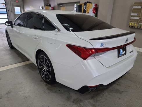 Used 2019 Toyota Avalon Touring w/ Advanced Safety Package image 5