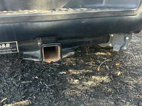 Used 2017 Nissan Titan S image 24