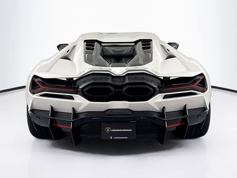 Used 2024 Lamborghini Revuelto image 5