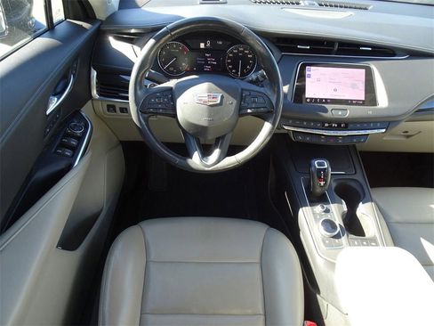 Used 2019 Cadillac XT4 Premium Luxury image 12